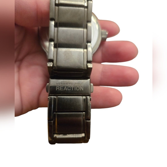 Kenneth Cole Reaction Silver Watch for Men (Needs Battery) - Picture 2 of 6